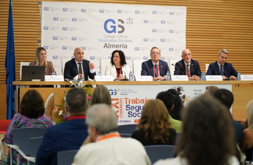 El Presidente de la Diputación Elogia el Trabajo de los Graduados Sociales de la Provincia