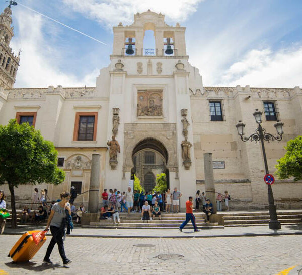El turismo impulsa la creación de más de 59.000 empleos en hoteles este verano, un aumento de casi el 10% respecto al año anterior.