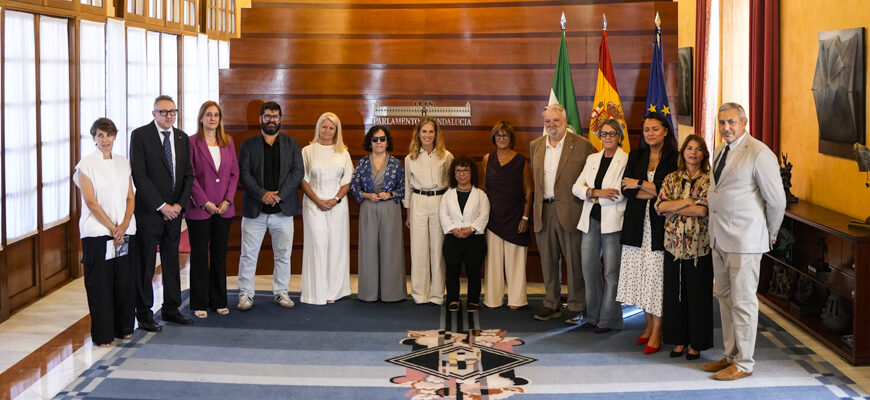 Ana Mestre y representantes de CERMI