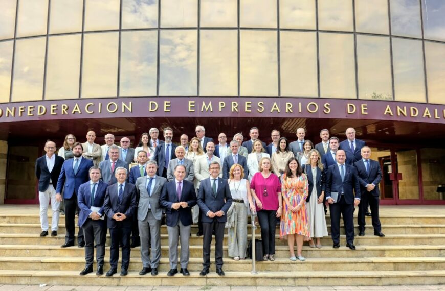Encuentro entre González de Lara y Paradela para Impulsar la Industria y Atraer Inversores a Andalucía