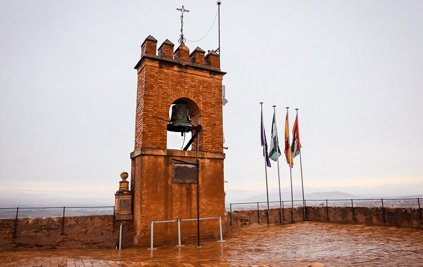 La Campana de la Torre de la Vela Resuena en Honor a Lorca