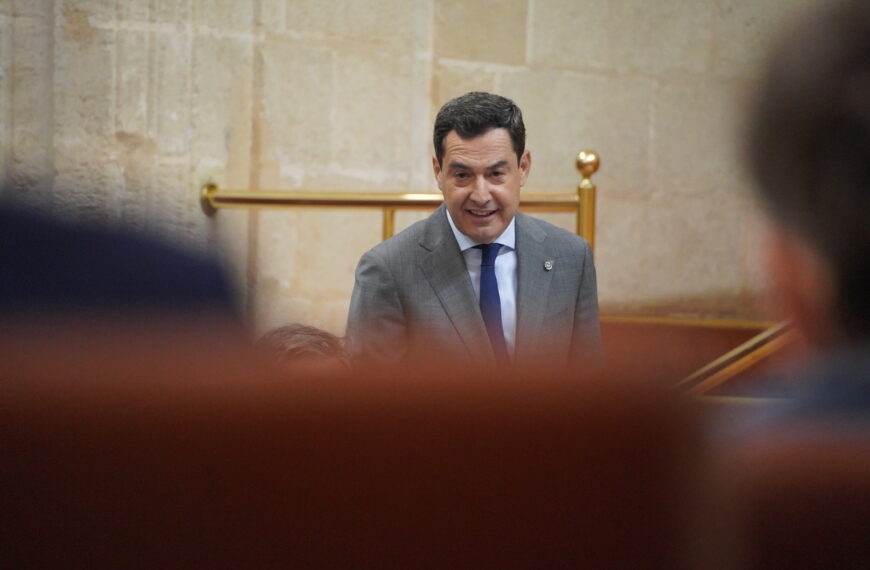 Juanma Moreno ha abordado nuevas medidas para la Vivienda en la sesión de control del Parlamento de Andalucía