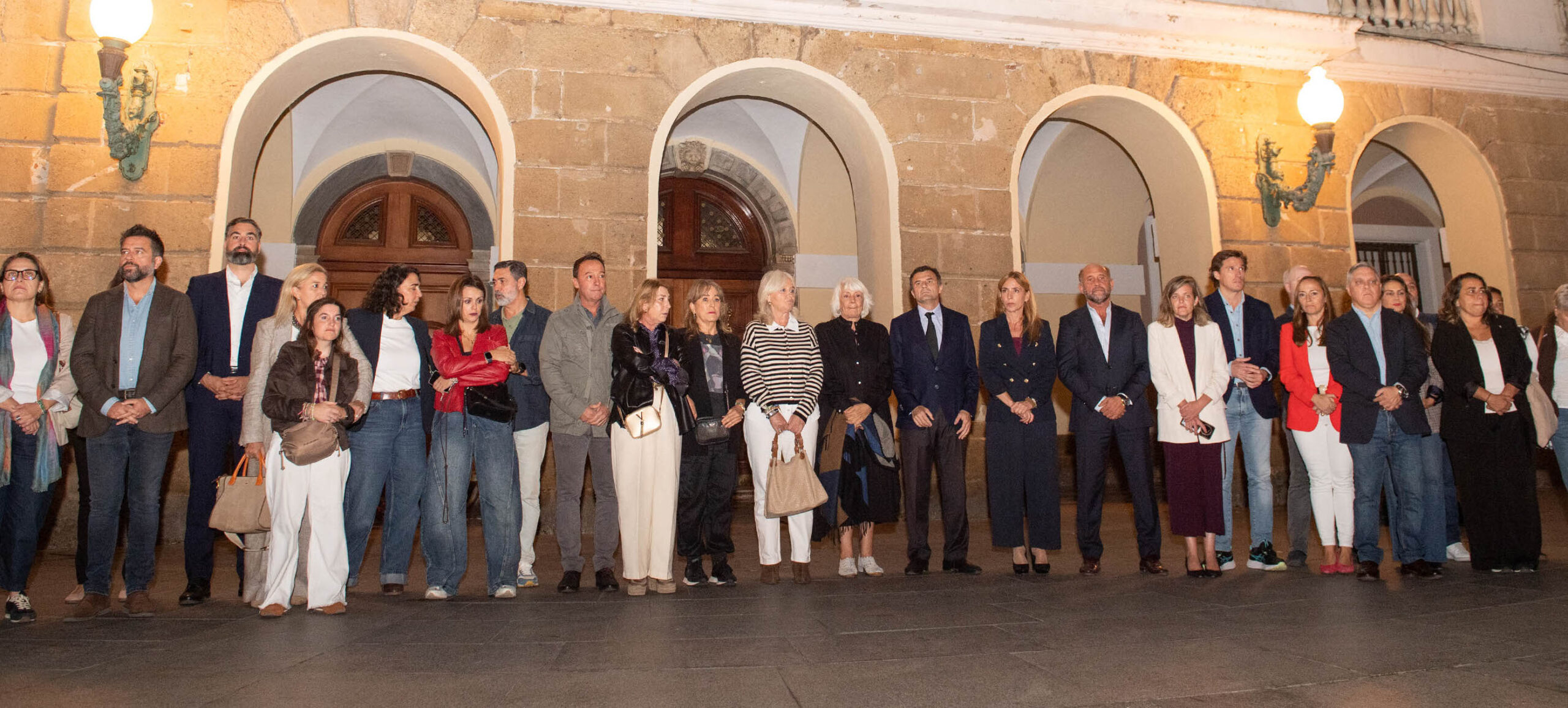 Manifestación de Duelo por el Accidente Ferroviario de Toledo: Un Lamentado Recuerdo de Instituciones y Ciudadanía 1 Manifestación de Duelo por el Accidente Ferroviario de Toledo: Un Lamentado Recuerdo de Instituciones y Ciudadanía