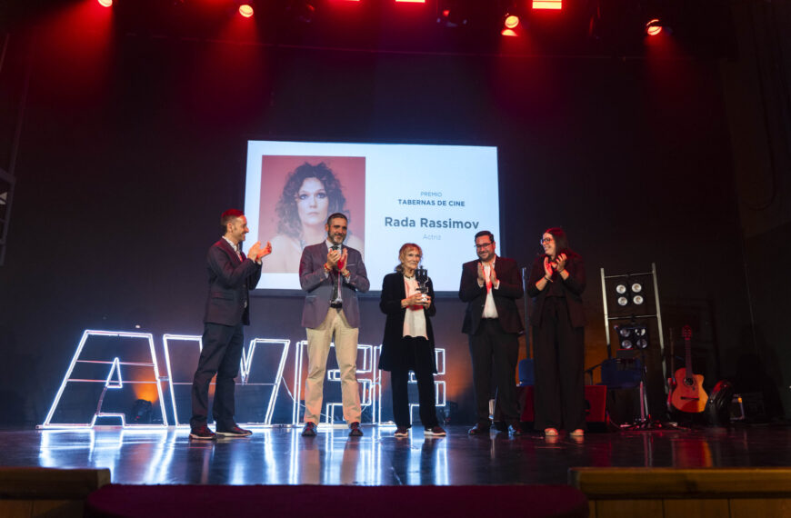Rada Rassimov Galardonada con el Premio 'Tabernas de Cine' en la Inauguración del Almería Western Film Festival